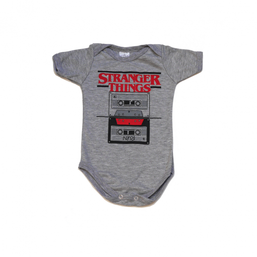 Bodie para bebe con diseño de Stranger things. tallas de 3 a 12 meses